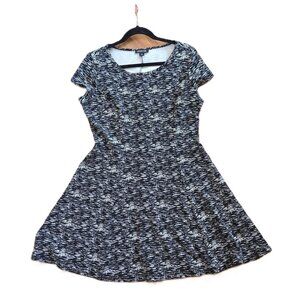 Dress -Black and White Short Sleeve